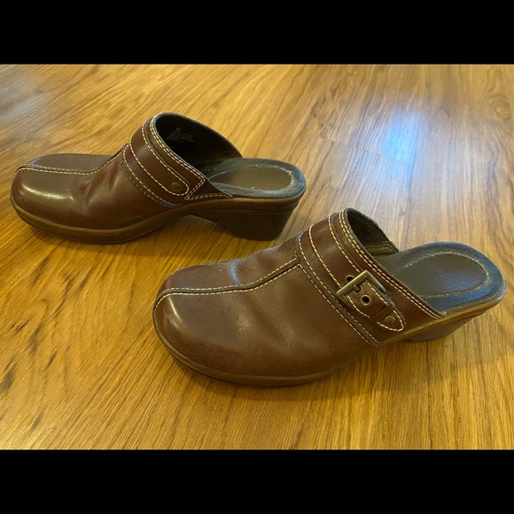 Shoes - Brown Clogs